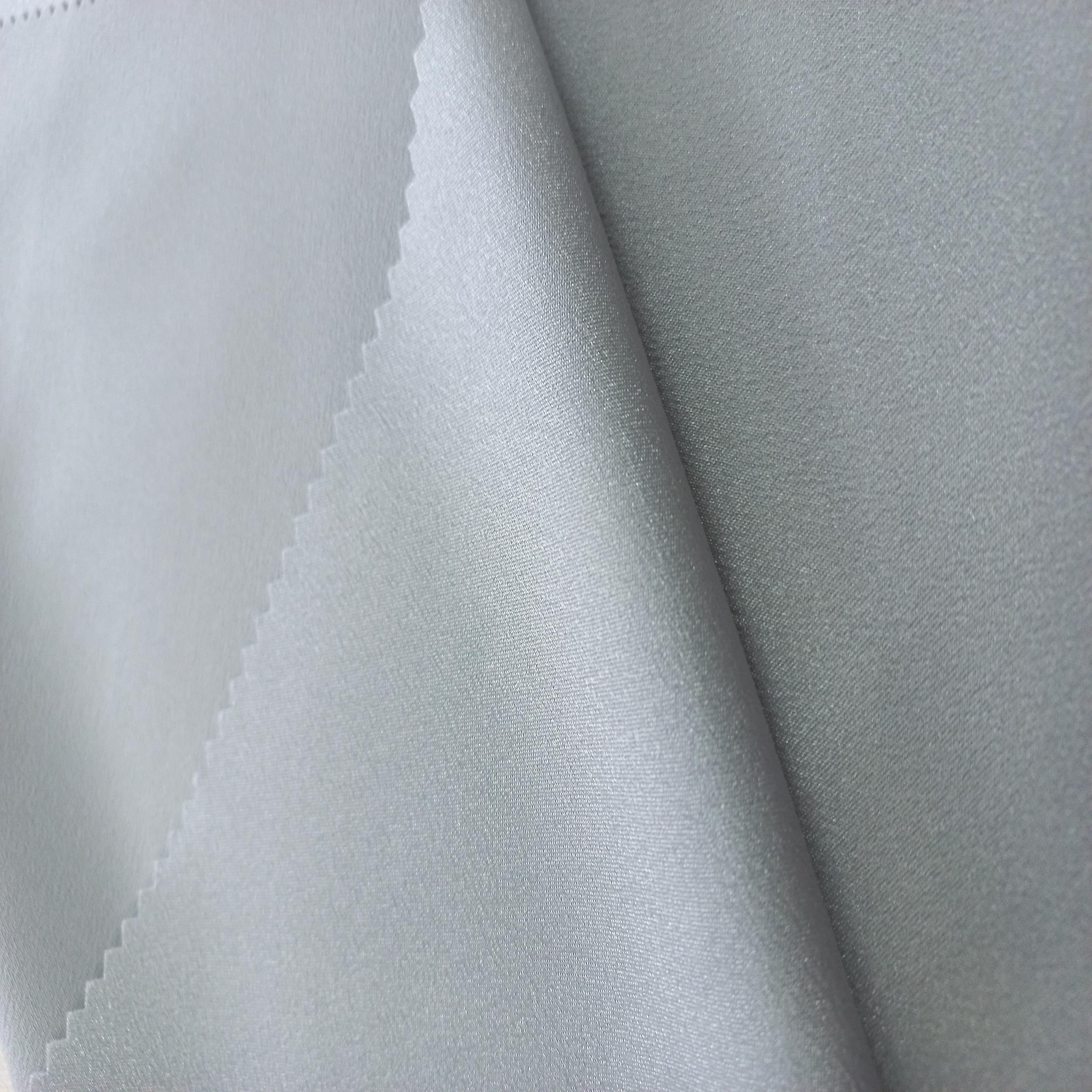 CLC2547 C22 GREY TKANINA POLIESTROWA Z BŁYSZCZĄCĄ NITKĄ – SZARY | Fashiontree